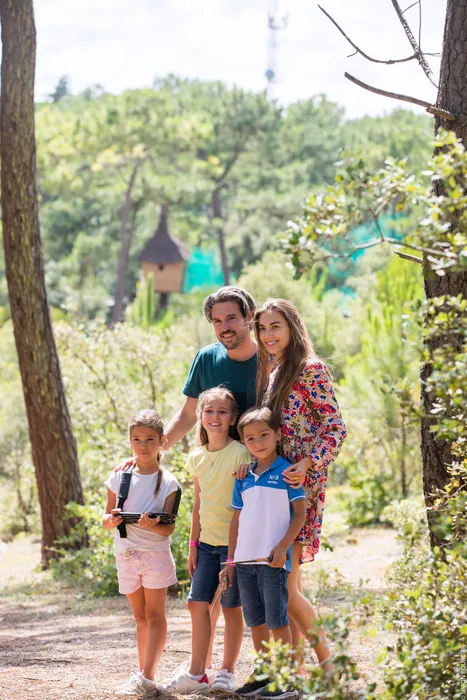 Famille au complet pour une activités dans le camping en Vendée