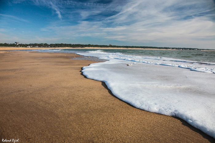 La plage lorsque l'on a les pieds dans l'eau